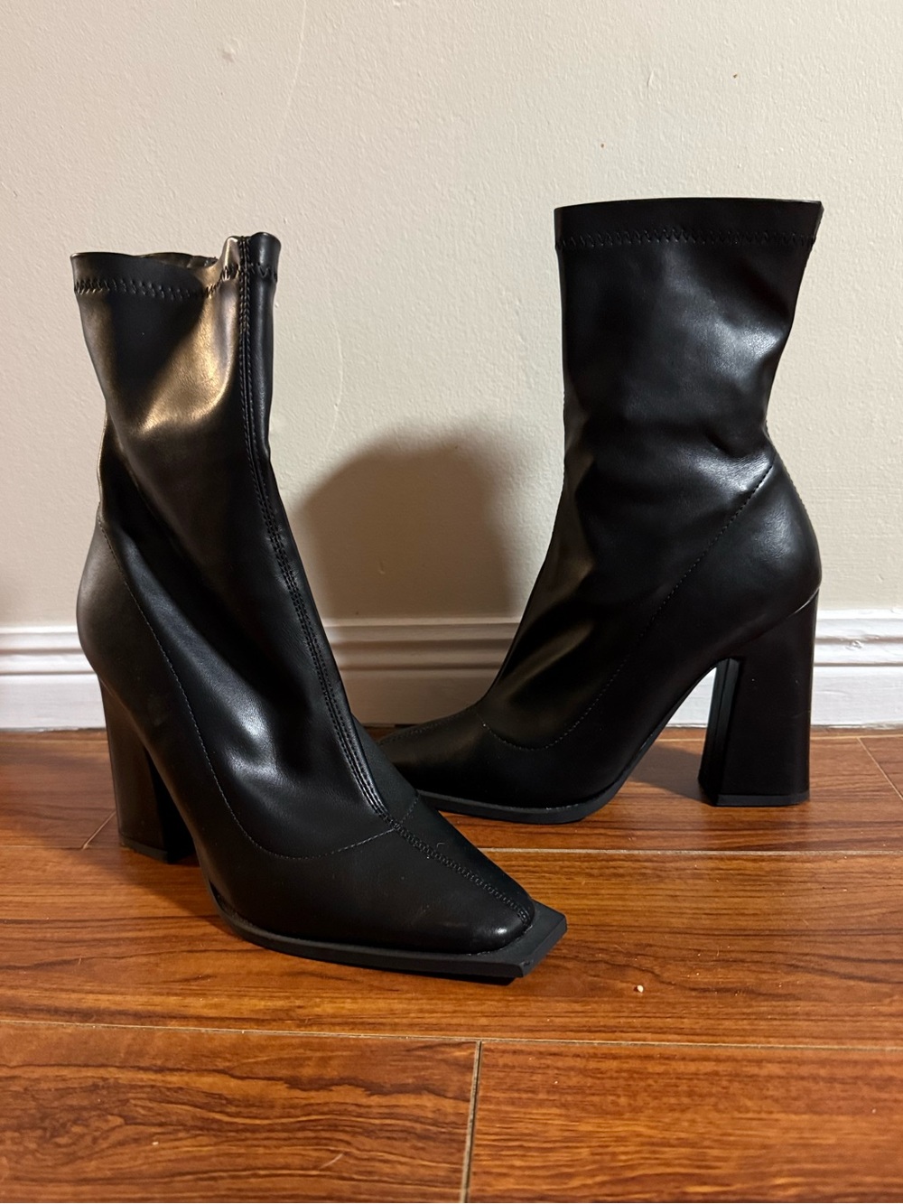 Princess Polly boots sz 7